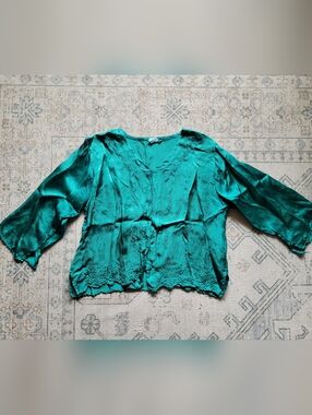 Women's Emerald Green Embroidered V-Neck Top